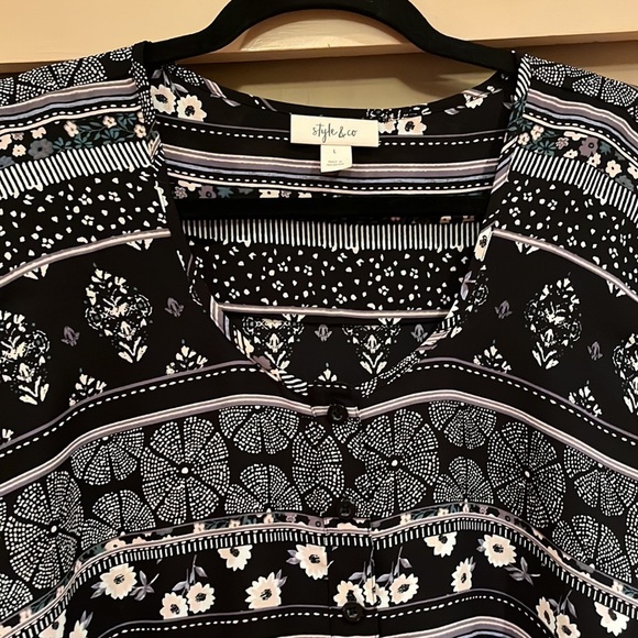 Style & Co ladies blouse, 3/4 gathered sleeve, a line flowing hem, black pattern - Picture 2 of 8